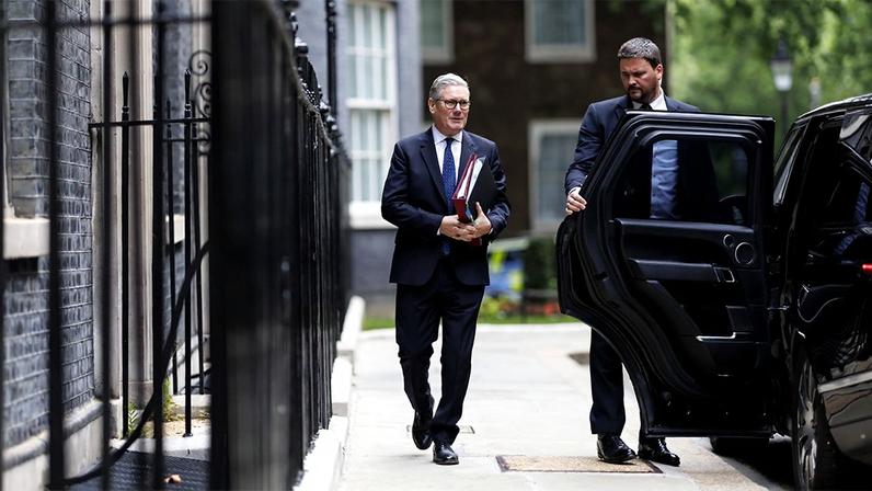 Keir Starmer sai do governo deixando o Partido Trabalhista mais fraco do que antes – Foto: Number 10/Flickr