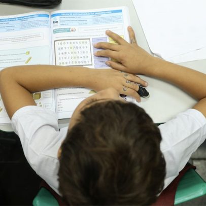 Mercado de trabalho e desinteresse pelos estudos freiam índices no Brasil