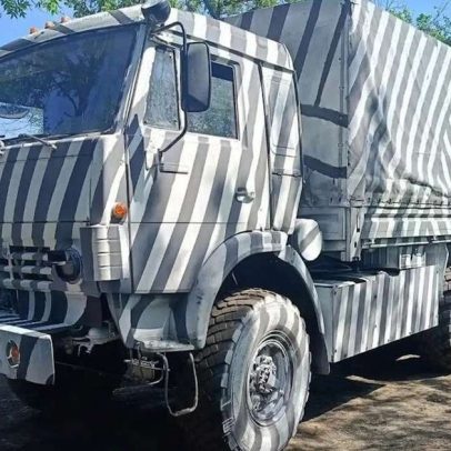 Guerra de drones na Ucrânia entra em fase incomum: Rússia camufla veículos
