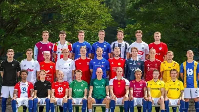Seleção norueguesa também fez tradicional foto com o uniforme oficial –