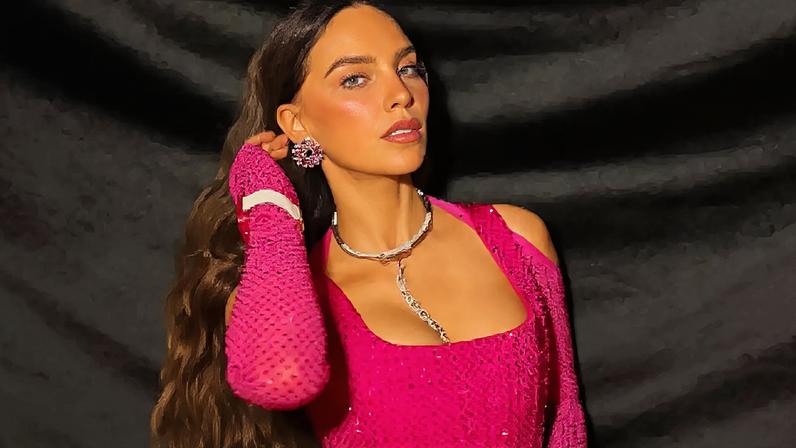Belinda na Copa do Mundo 2026: cantora brilhou na abertura da Copa 2026 com jeans Levi's e mais de 80 mil cristais Swarovski,.