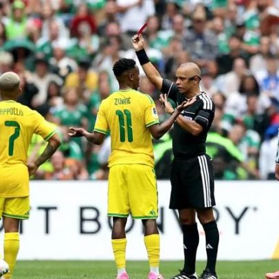 México x África do Sul quebra recorde de cartões vermelhos na abertura da Copa