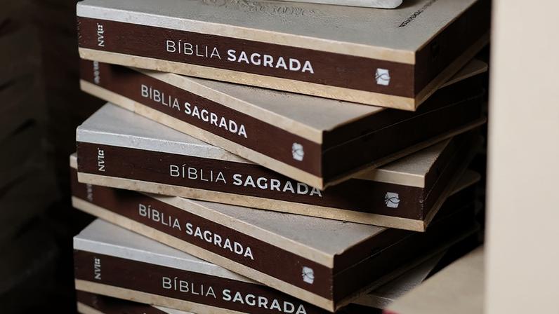 Doação de Bíblias: um gesto de fé e solidariedade em Padre Marcos