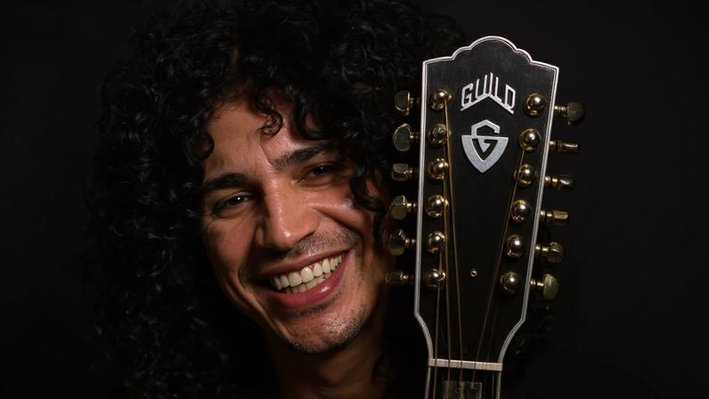 O guitarrista Slash, do Guns N' Roses, na década de 1990