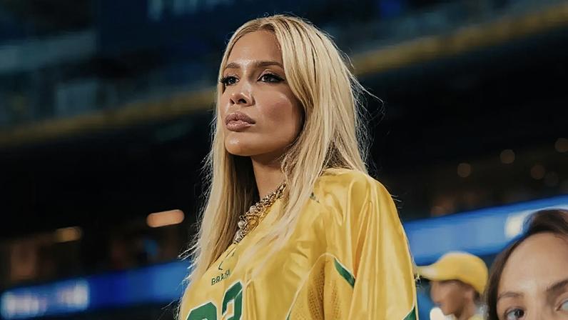 Karoline ficou conhecida por narrar partidas de futebol