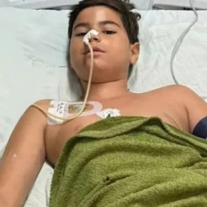 Menino que perdeu a perna em ataque de tubarão em PE já fica de pé