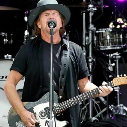 Eddie Vedder apresenta música inédita na inauguração do Obama Center