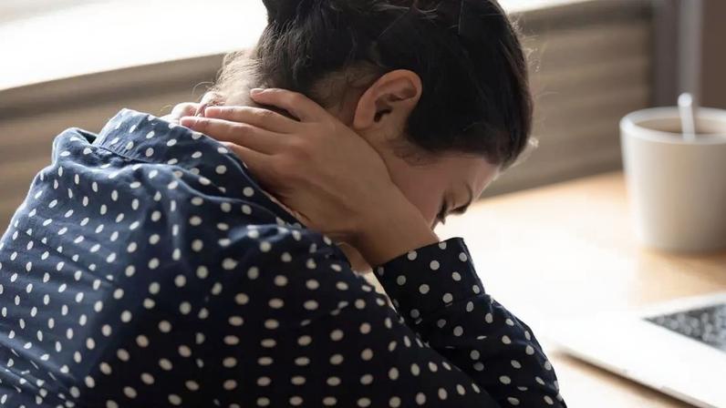 Nariz inchado, gases e esquecimento? Descubra como o frio afeta o sistema nervoso e dispara sintomas raros em quem tem fibromialgia