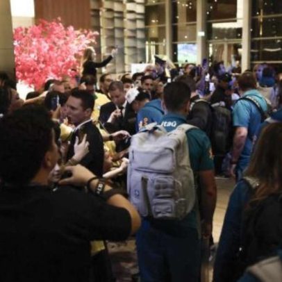 Seleção Brasileira deixa hotel no Rio após festa de torcedores