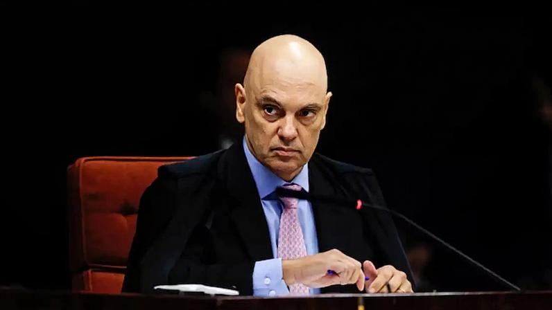 O ministro Alexandre de Moraes deu 30 dias para que a arma seja retirada