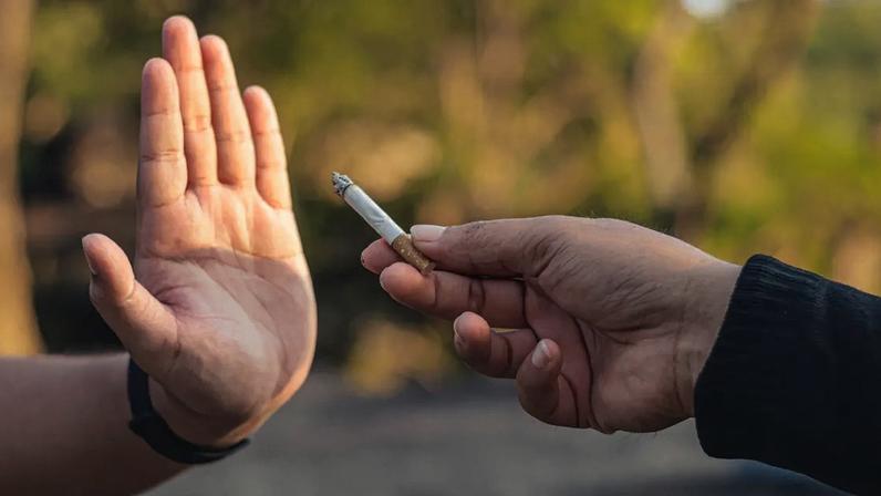 Mais de 2,5 milhões de brasileiros buscaram tratamento para parar de fumar no SUS em 2025; especialistas alertam para os riscos