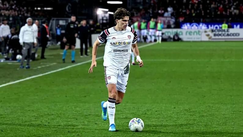 Marco Palestra durante aquecimento do Cagliari –