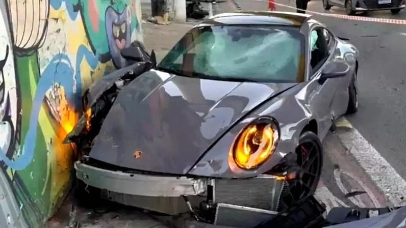 Porsche 911 era conduzido pelo fisiculturista e influenciador Fábio Giga.
