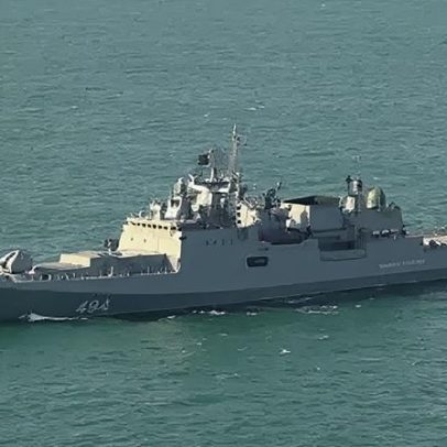 MoD investiga disparos de advertência de navio russo perto de iate no Canal