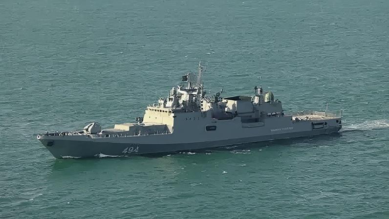 MoD investiga disparos de advertência de navio russo perto de iate no Canal