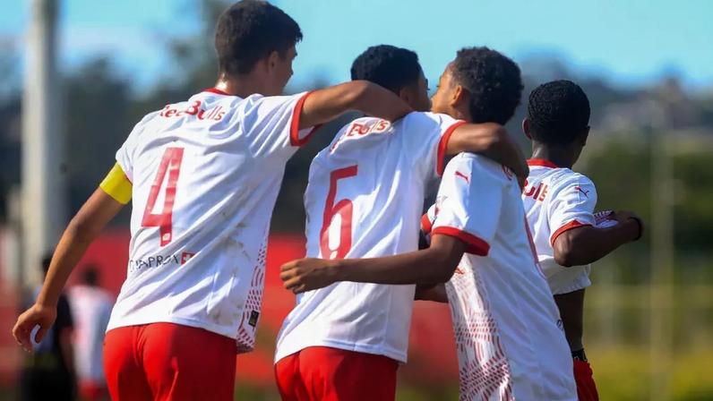 Jogadores do time sub-15 do Red Bull Bragantino.