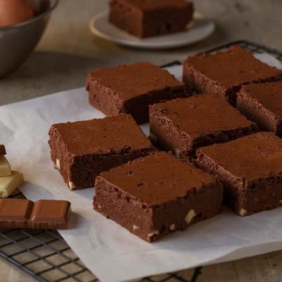 Como fazer brownie de três chocolates para o Dia dos Namorados