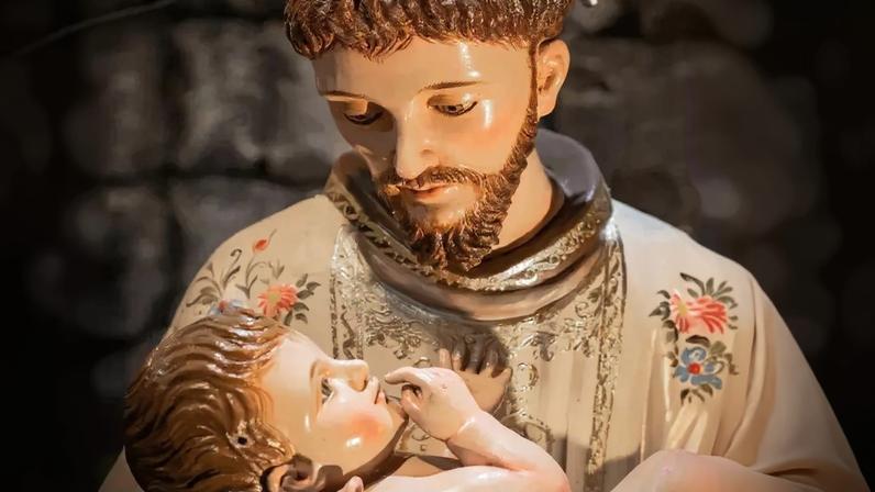 Quem foram Santo Antônio e São Valentim, santos do amor