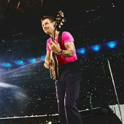 Harry Styles revisita One Direction durante show em Londres