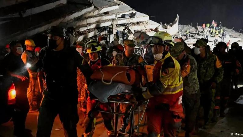Esforços de resgate se intensificaram no quarto dia após os terremotos que devastaram o estado de La Guaira