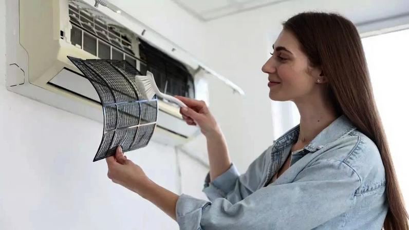 Especialista mostra como limpar ar-condicionado em 5 minutos com itens de casa