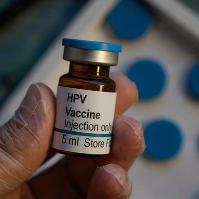 Vacina HPV reduz mortes por câncer de colo do útero entre jovens na Inglaterra
