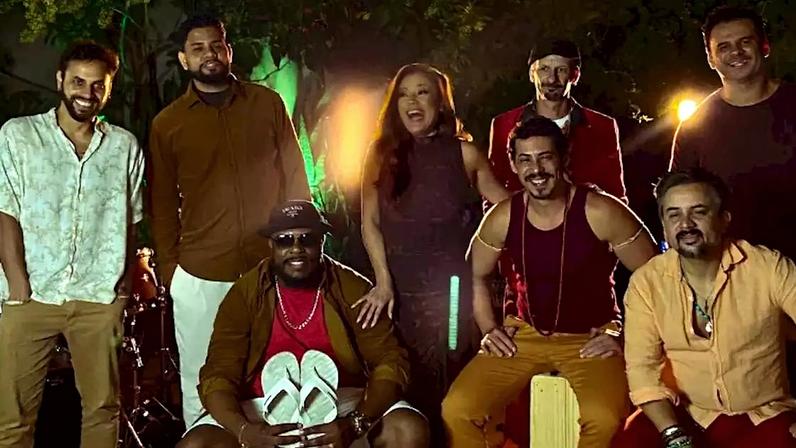 Chinela Voadora lança audiovisual 'Ao Vivo na Chacrinha'