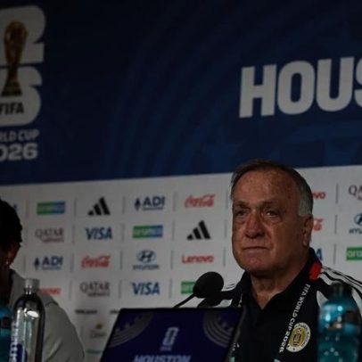 Técnico de Curaçao entra para a história ao quebrar recorde em Copas