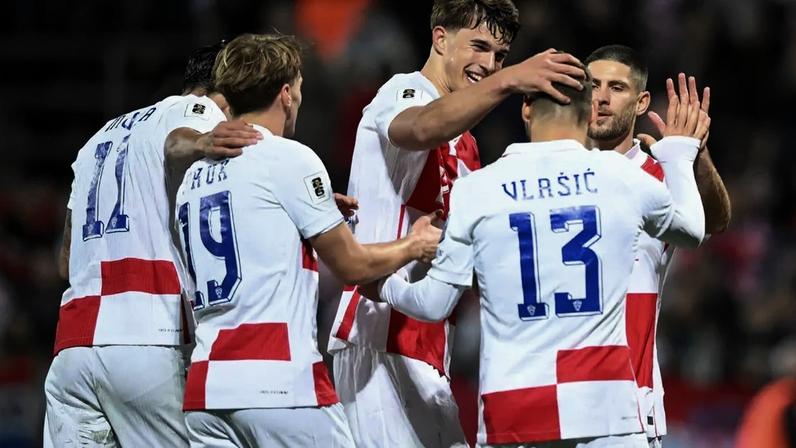 Luka Modric atuando pela Croácia em amistoso contra o Brasil