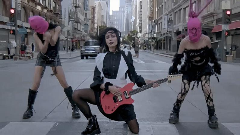 Pussy Riot anuncia disco de estreia e lança parceria com Avenged Sevenfold