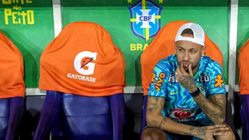Camisa 10 da seleção brasileira ainda se recupera de lesão na panturrilha direita.