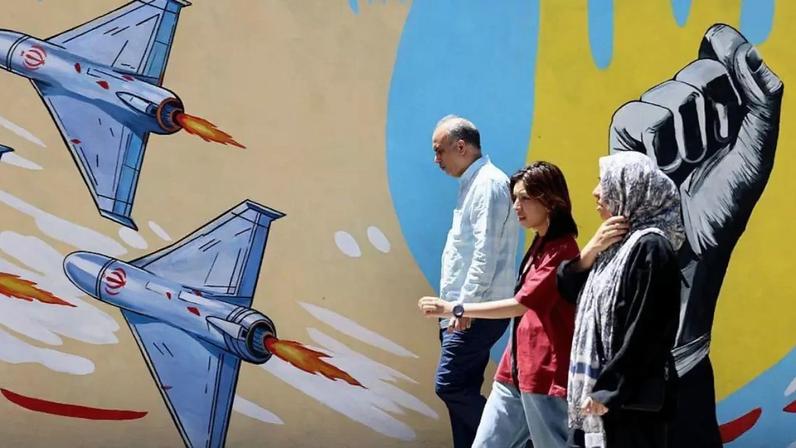 As negociações entre o Irã e os Estados Unidos persistem, mas, publicamente, Teerã se recusa a ceder terreno