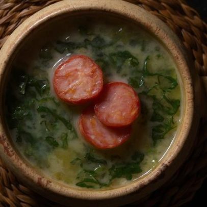 Caldo verde ralo ganha truques para ficar cremoso e saboroso