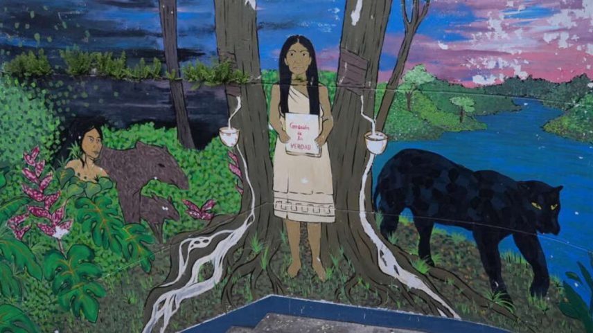 Pintura mural em Iquitos, no Peru, pede uma Comissão da Verdade sobre o genocídio da borracha, entre os séculos 19 e 20.