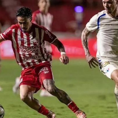 Fortaleza vence Náutico com gol contra e sobe na Série B