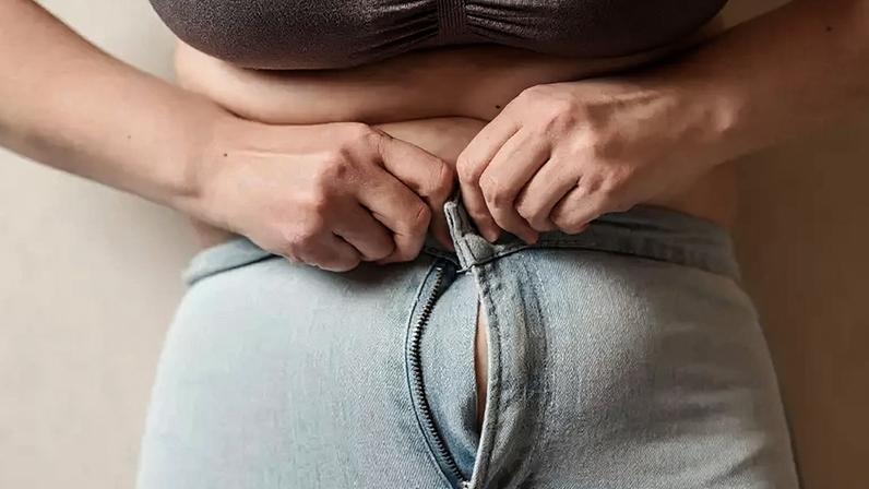 Veja como a intolerância alimentar pode fazer com que sua barriga inche após comer