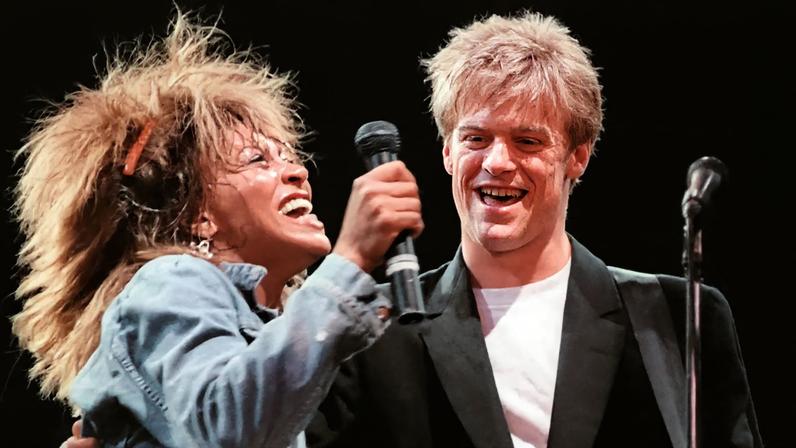 Tina Turner e Bryan Adams em 1985