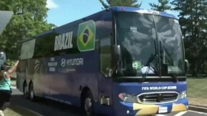 Brasil chega ao MetLife Stadium para estreia na Copa –