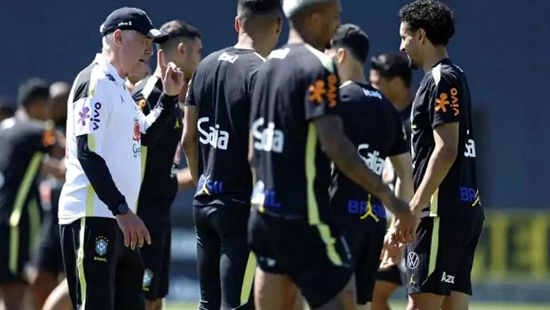 Rayan treinou entre os titulares do Brasil –