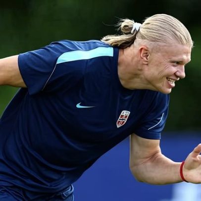 Haaland, considerado melhor artilheiro, pronto para estreia na Copa