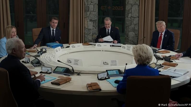 Líderes em reunião do G7 em 2025 no Canadá