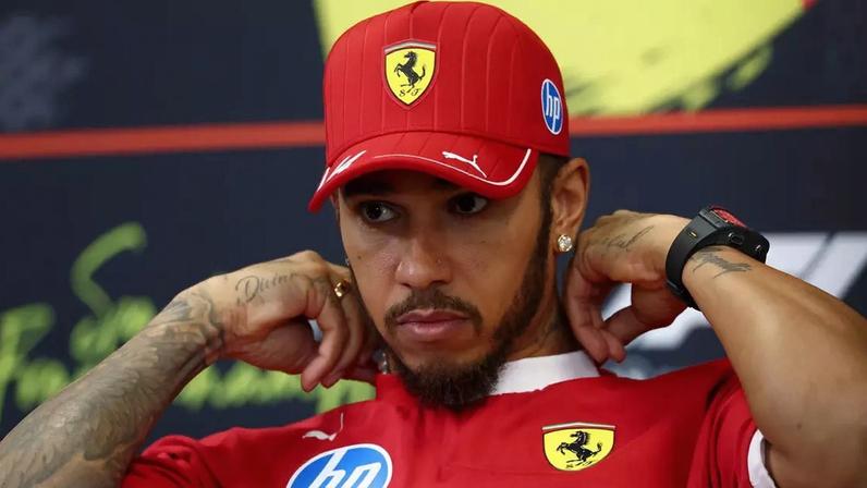 Hamilton celebra upgrade na Ferrari
