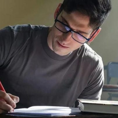 Mestrado nem sempre garante bom emprego ou salário, aponta estudo