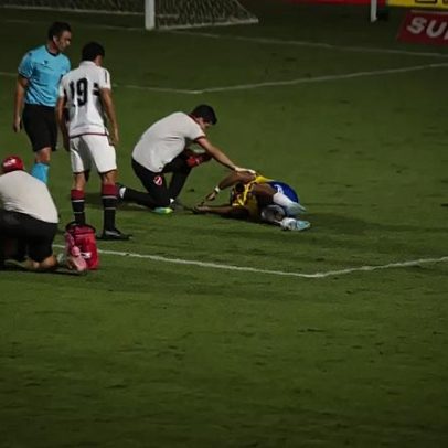Choque grave na Série B deixa dois jogadores com traumatismo craniano