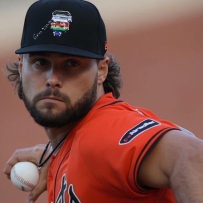 MLB critica jogadores dos Giants por versículos bíblicos em bonés na Pride Night