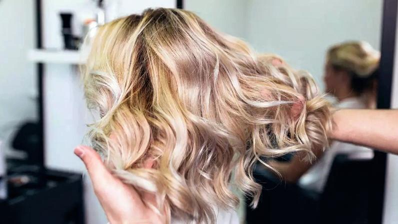 Banho de brilho em casa: como fazer e manter o cabelo radiante