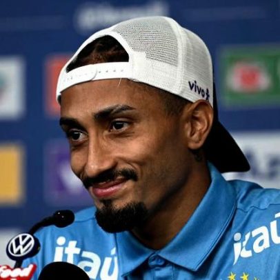 Raphinha corta TV e redes sociais para blindar jovens da seleção brasileira