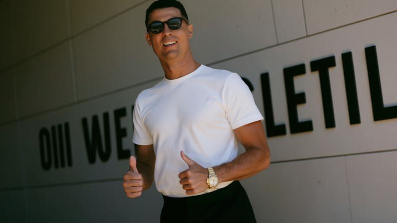 Cristiano Ronaldo investiu cerca de 150 milhões de reais em ilha de luxo em Dubai.