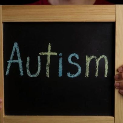 Fatores biológicos podem explicar menor incidência de autismo em meninas