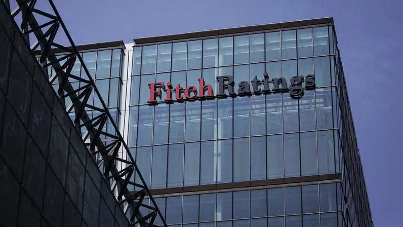 Logotipo da Fitch Ratings em escritório da agência em Londres — Foto: Simon Dawson/Bloomberg